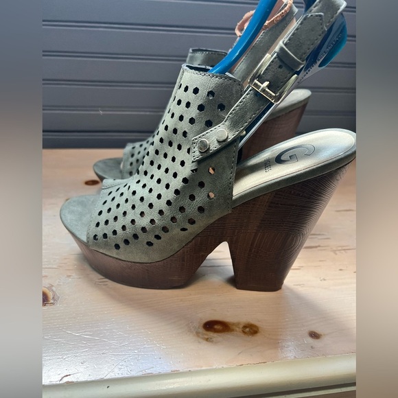 Guess Green Wedges with Modern Elegance - Picture 3 of 10